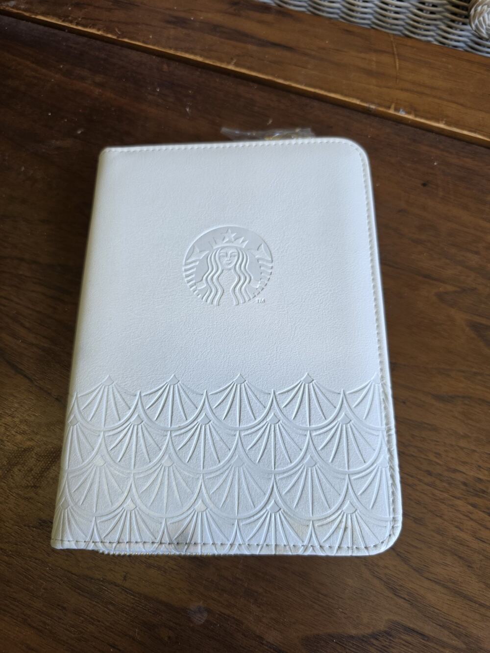 Starbucks 2022 Planner White Zip Around